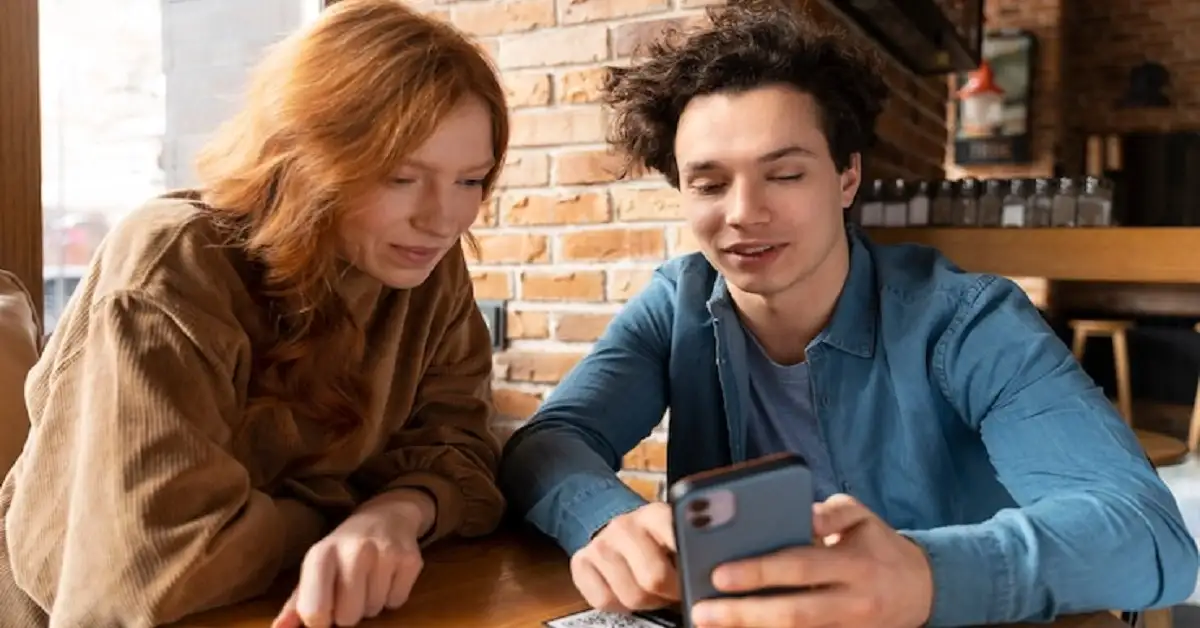 Why Dating Over 40 on Apps Requires a Different Kind of Emotional Filtering